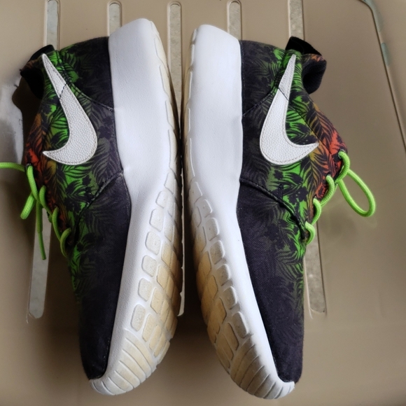 Nike Roshe One Palm Tree Print Sneakers - Picture 11 of 13